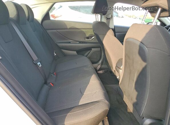 KMHLL4DG3SU093994 2025 HYUNDAI ELANTRA White Widok tylnych siedzeń