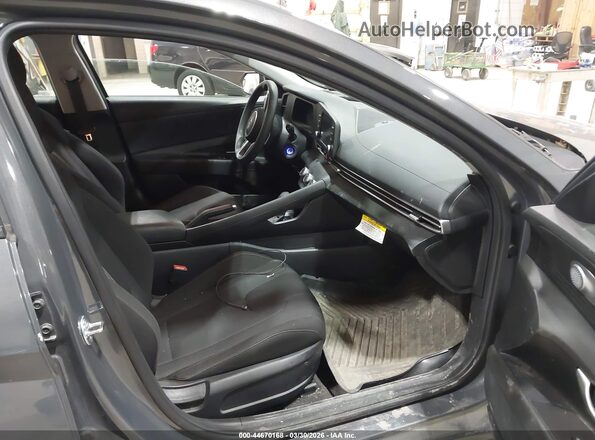 KMHLL4DG3SU938486 2025 HYUNDAI ELANTRA Gray Widok wnętrza z przodu