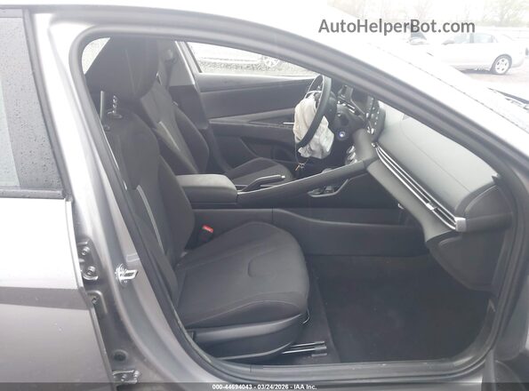 KMHLL4DG3TU157601 2026 HYUNDAI ELANTRA Серебряный Вид салона спереди
