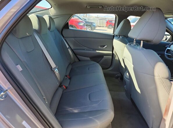 KMHLL4DG5RU825634 2024 HYUNDAI ELANTRA Silver Vista de los asientos traseros