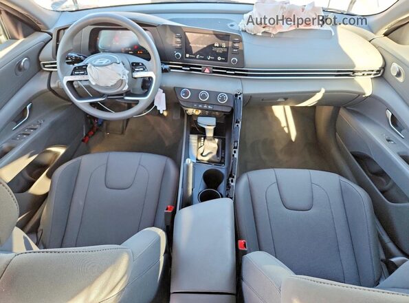 KMHLL4DG5RU825634 2024 HYUNDAI ELANTRA Silver Vista del salpicadero