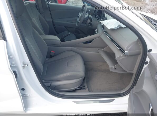 KMHLL4DG5SU862057 2025 HYUNDAI ELANTRA White Սալոնի դիմացի տեսք