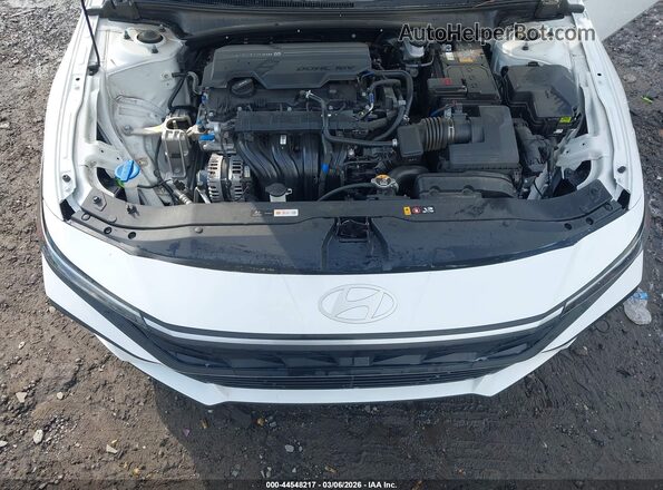 KMHLL4DG5SU862057 2025 HYUNDAI ELANTRA White Հետևի տեսք