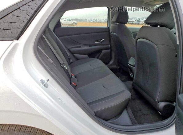 KMHLL4DG5TU110411 2026 HYUNDAI ELANTRA White Вид задніх сидінь