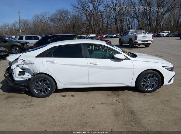 KMHLM4DG8RU705484 2024 HYUNDAI ELANTRA White სალონის 360-გრადუსიანი ხედი