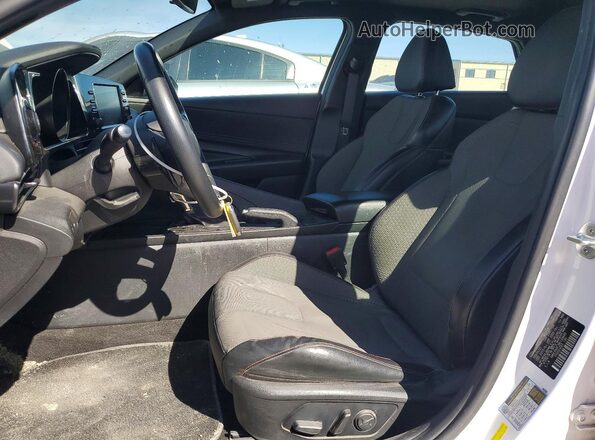 KMHLR4AF2MU146648 2021 HYUNDAI ELANTRA Белый Вид салона спереди