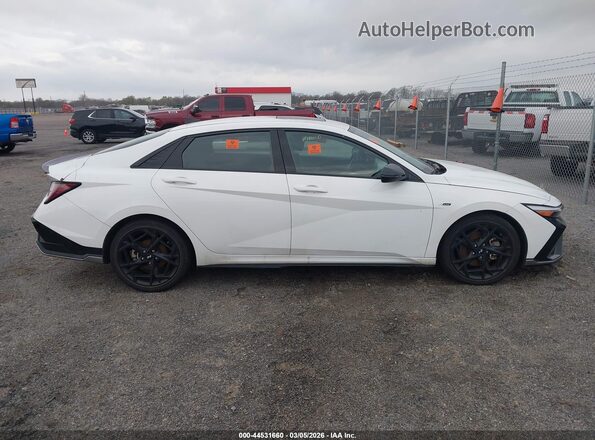 KMHLR4DF4RU822973 2024 HYUNDAI ELANTRA Белый Вид задней части салона