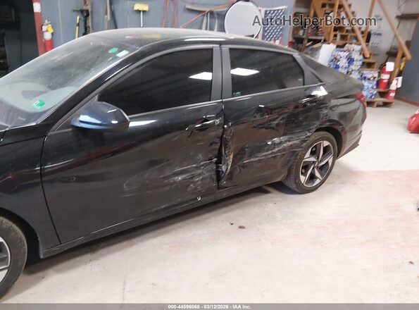 KMHLS4AG0PU557001 2023 HYUNDAI ELANTRA Black Widok z przodu