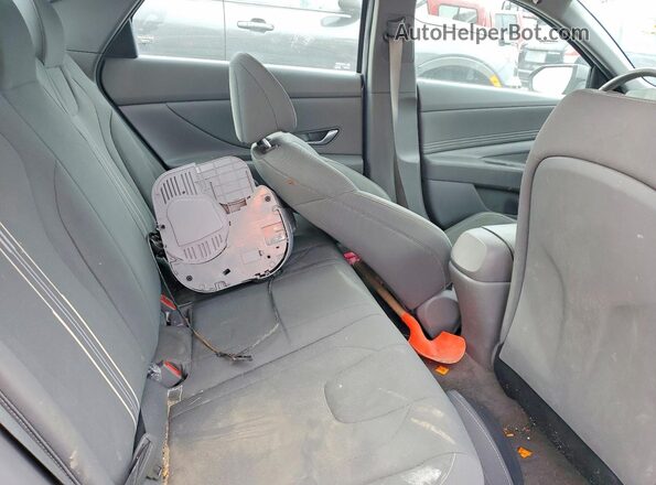 KMHLS4AG6PU386125 2023 HYUNDAI ELANTRA Silver Widok tylnych siedzeń
