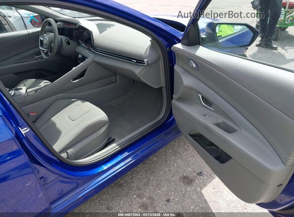 KMHLS4DG2RU815601 2024 HYUNDAI ELANTRA Blue Вид салону спереду