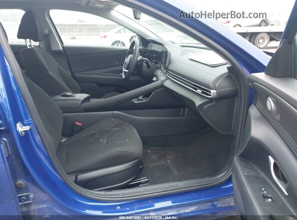 KMHLS4DG3SU038867 2025 HYUNDAI ELANTRA Синий Вид салона спереди
