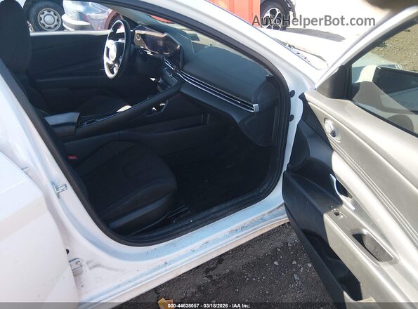 KMHLS4DG7RU806098 2024 HYUNDAI ELANTRA White წინა სალონის ხედი