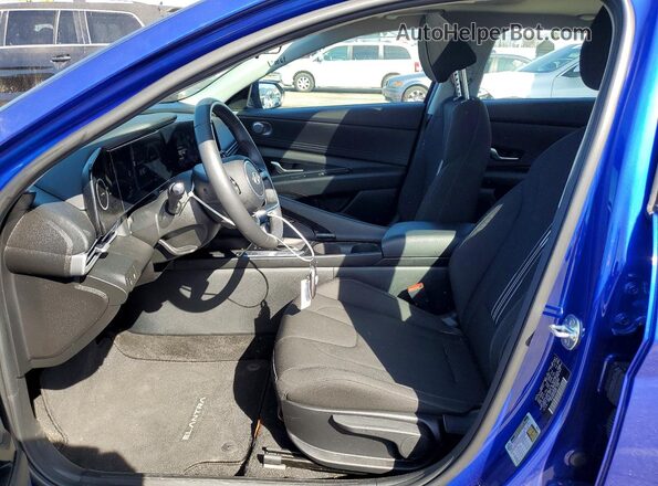 KMHLS4DG8SU908385 2025 HYUNDAI ELANTRA Синий Вид салона спереди
