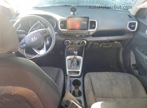 KMHRB8A37MU065897 2021 HYUNDAI VENUE Silver Dashboard view