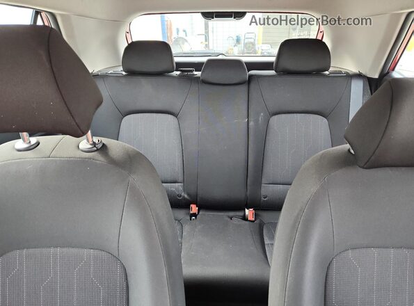 KMHRB8A38MU067304 2021 HYUNDAI VENUE Red Widok tylnych siedzeń