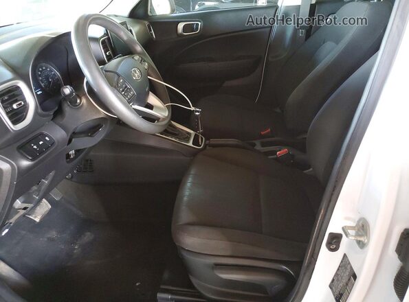 KMHRB8A3XMU064405 2021 HYUNDAI VENUE White Առջևի վահանակի տեսք
