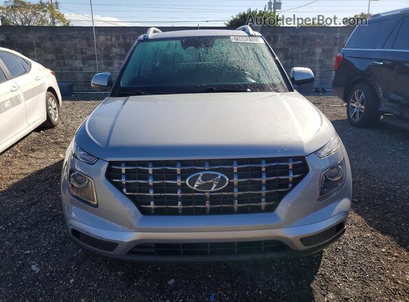 KMHRC8A30PU219948 2023 HYUNDAI VENUE Silver Вид спереду