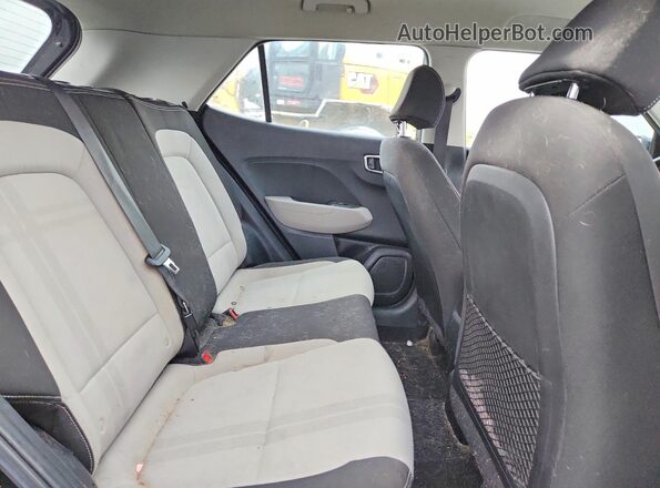 KMHRC8A33MU102165 2021 HYUNDAI VENUE Black Vista de los asientos traseros