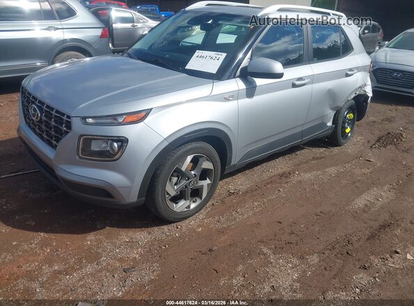 KMHRC8A33PU219054 2023 HYUNDAI VENUE Серебряный Передняя левая четверть