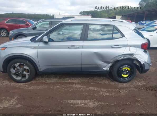 KMHRC8A33PU219054 2023 HYUNDAI VENUE Серебряный Вид спереди