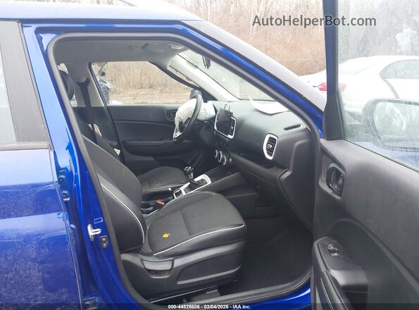 KMHRC8A34PU239233 2023 HYUNDAI VENUE Синий Вид салона спереди