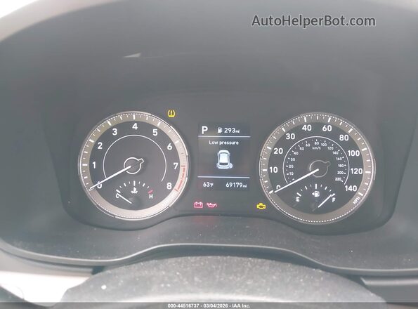 KMHRC8A37MU100323 2021 HYUNDAI VENUE White Vista de los asientos traseros