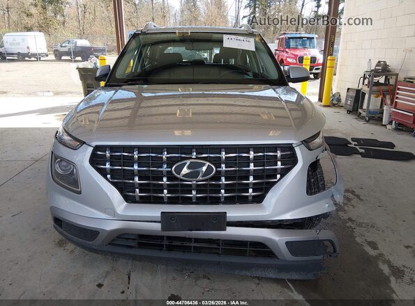 KMHRC8A37NU186170 2022 HYUNDAI VENUE Серебряный Вид задней части салона