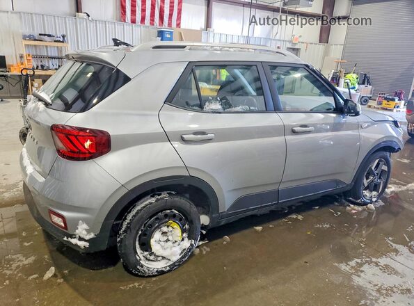 KMHRC8A38MU112934 2021 HYUNDAI VENUE Silver Rear right