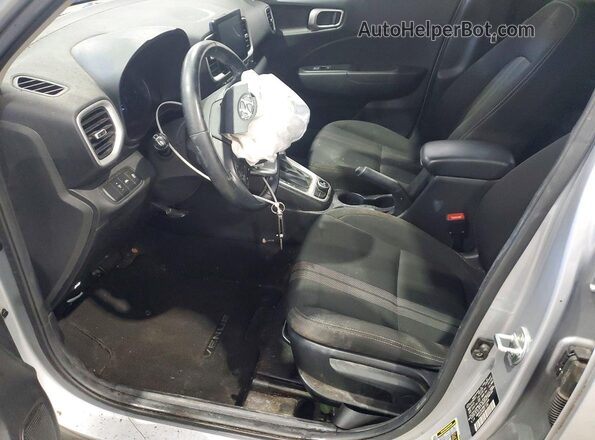 KMHRC8A38MU112934 2021 HYUNDAI VENUE Silver Front interior view