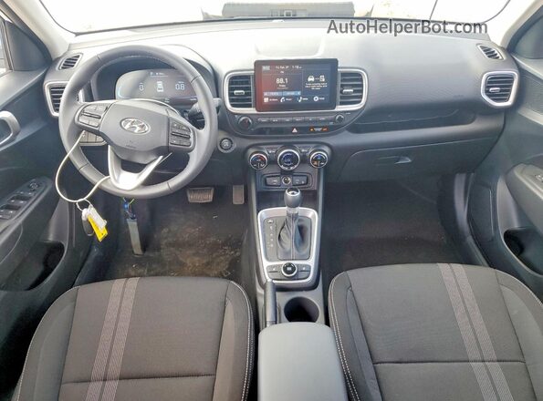 KMHRC8A38TU445679 2026 HYUNDAI VENUE White Widok deski rozdzielczej