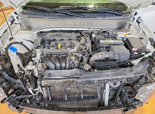 KMHRC8A39MU089647 2021 HYUNDAI VENUE White Widok komory silnika
