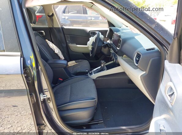 KMHRC8A39MU106009 2021 HYUNDAI VENUE Blue Front interior view