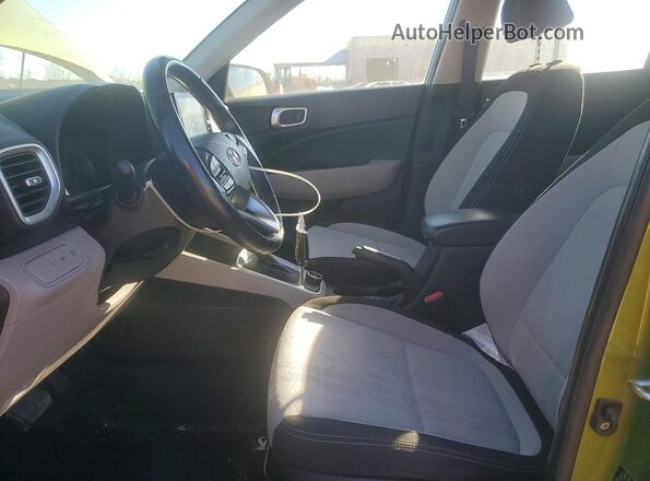 KMHRC8A39MU113977 2021 HYUNDAI VENUE Green წინა სალონის ხედი