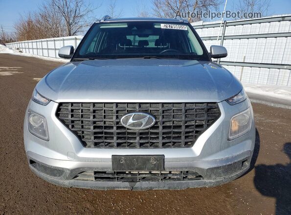 KMHRC8A39MU129466 2021 HYUNDAI VENUE Silver Widok z przodu
