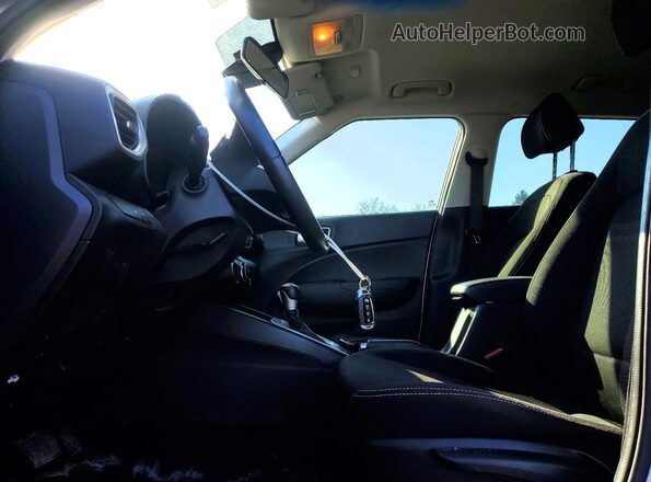 KMHRC8A39MU129466 2021 HYUNDAI VENUE Silver Widok wnętrza z przodu