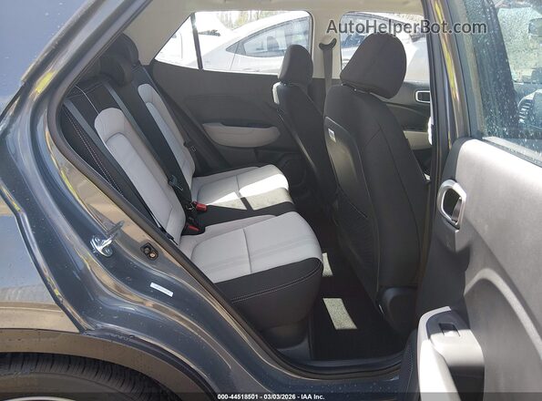 KMHRC8A3XTU437194 2026 HYUNDAI VENUE Gray Widok naklejki z numerem VIN