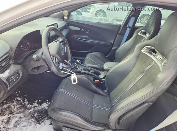 KMHT36AH1NU013329 2022 HYUNDAI VELOSTER White Սալոնի դիմացի տեսք