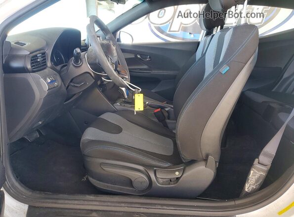 KMHTG6AF4KU003845 2019 HYUNDAI VELOSTER White Front interior view