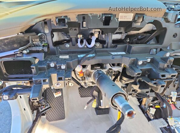 KMTFC4SD2TU055041 2026 GENESIS G90 White Instrument cluster view