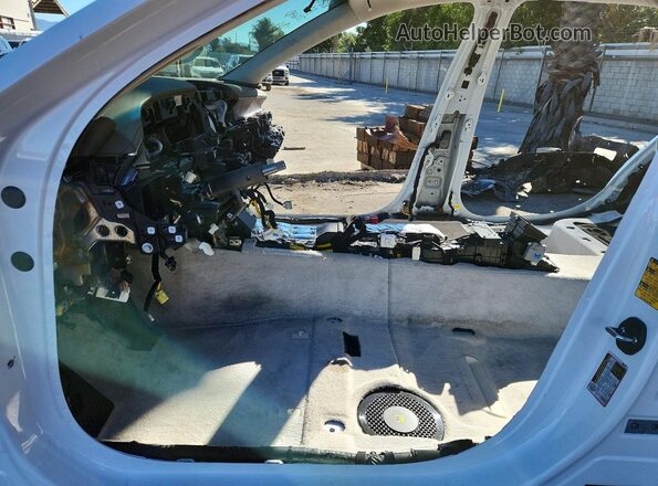 KMTFC4SD2TU055041 2026 GENESIS G90 White Front interior view