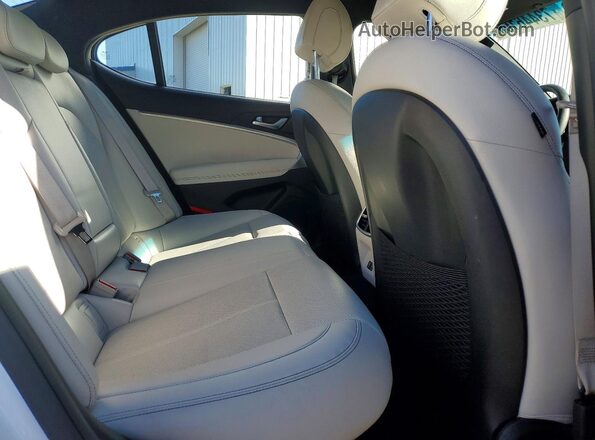 KMTG34SC1RU142658 2024 GENESIS G70 White Widok tylnych siedzeń
