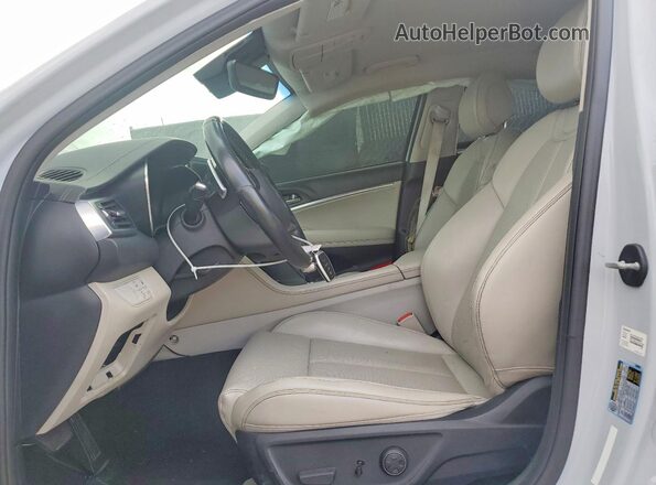 KMTG64LA7LU045878 2020 GENESIS G70 Silver Widok wnętrza z przodu