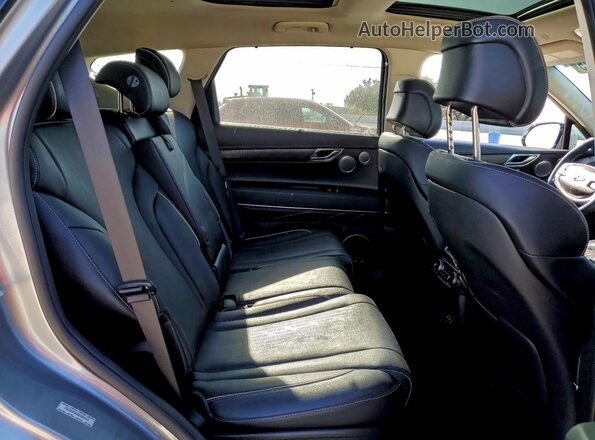 KMUHBDSB5NU092352 2022 GENESIS GV80 Silver Rear interior view