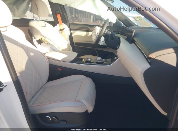 KMUMEDTC0TU242653 2026 GENESIS GV70 White Вид салону спереду