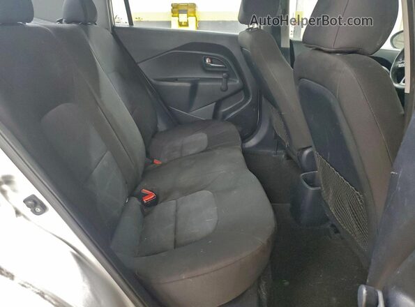 KNADM4A38H6085729 2017 KIA RIO Silver Widok tylnych siedzeń