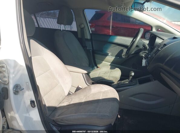 KNAFX4A68G5553585 2016 KIA FORTE White Front interior view