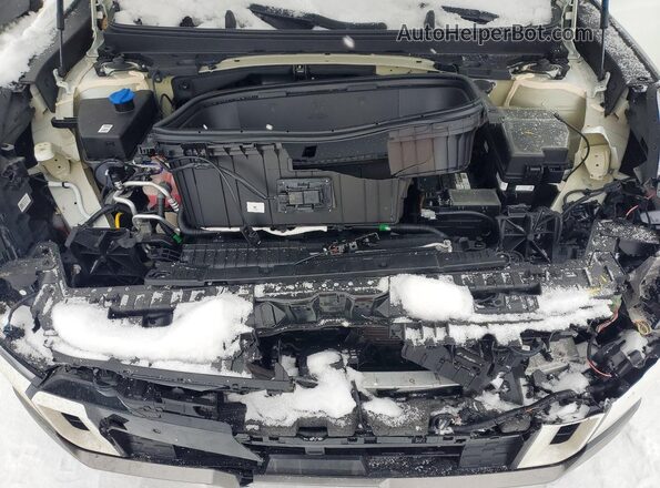 KNDAEFS5XT6069636 2026 KIA EV9 White Engine compartment view