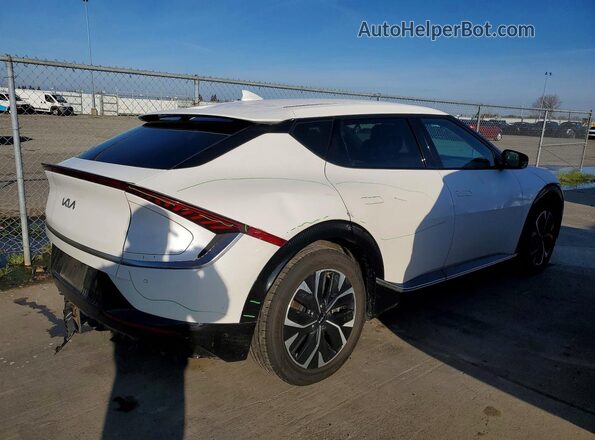 KNDC34LA2R5211717 2024 KIA EV6 White 