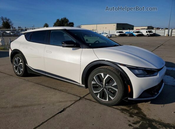 KNDC34LA2R5211717 2024 KIA EV6 White 