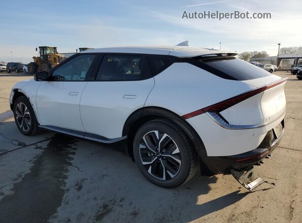 KNDC34LA2R5211717 2024 KIA EV6 White 